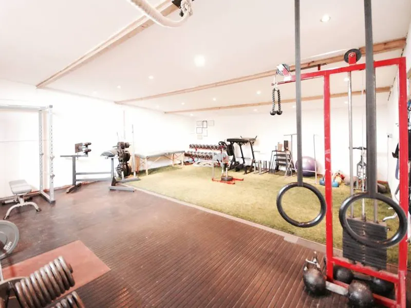 Renaissance Fitness (Gym & Personal Training)